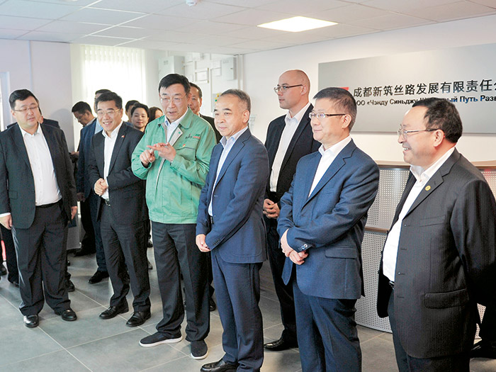  2018.8.29四川省委常委、成都市委書記范銳平視察新筑股份“中白工業(yè)園”項(xiàng)目投產(chǎn)運(yùn)營儀式